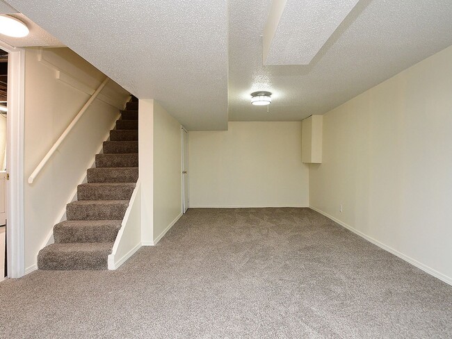 Building Photo - Cute Bungalow