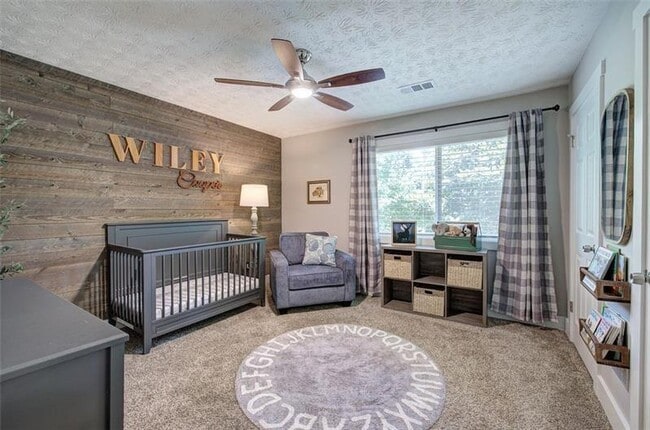 Building Photo - 3410 Holliglen Dr