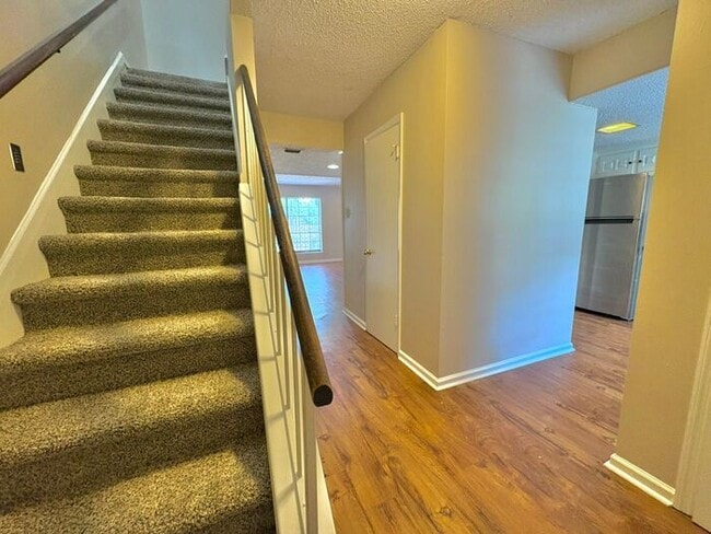 Building Photo - Available Now! Beautiful 3 bedroom 2.5 bat...