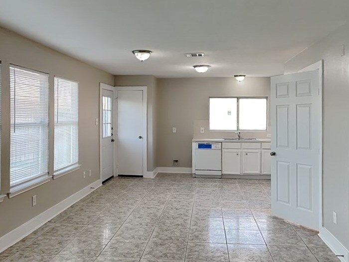 Building Photo - 430 Fishawk Way