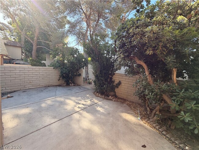Building Photo - 3267 Dawnflower St
