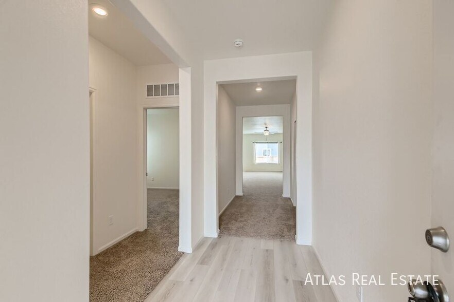 Building Photo - 987 Cascade Falls St