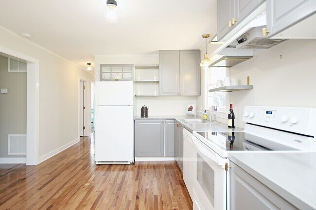 Building Photo - Updated Small Pet-Friendly Crozet Home