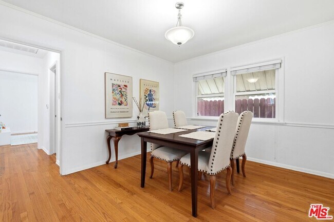 Building Photo - 3208 W 81st St