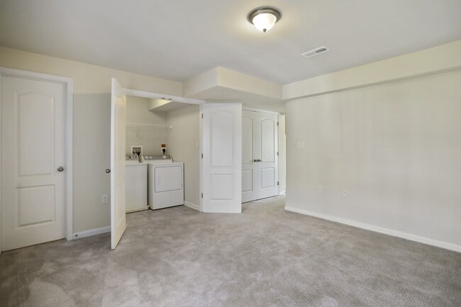 Building Photo - 18 Chillingham Ct