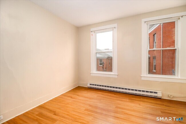 Building Photo - 17 Church St