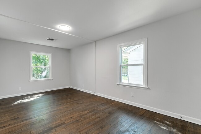 Building Photo - 828 S Pershing St