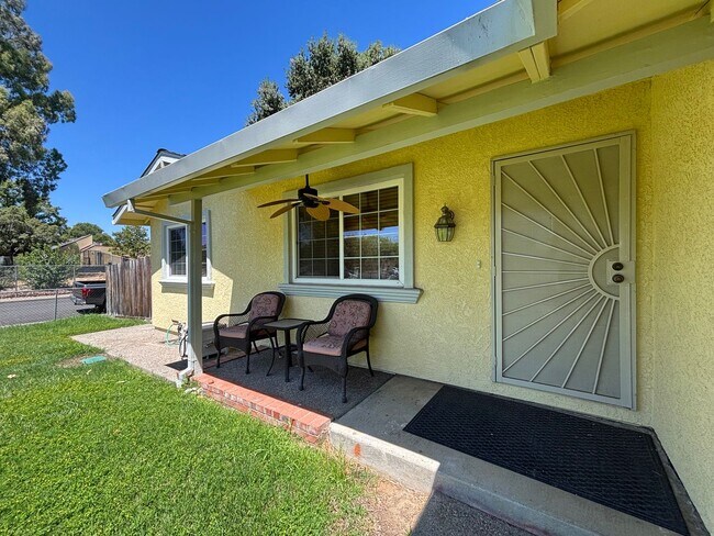 Building Photo - 401 Klamath Dr