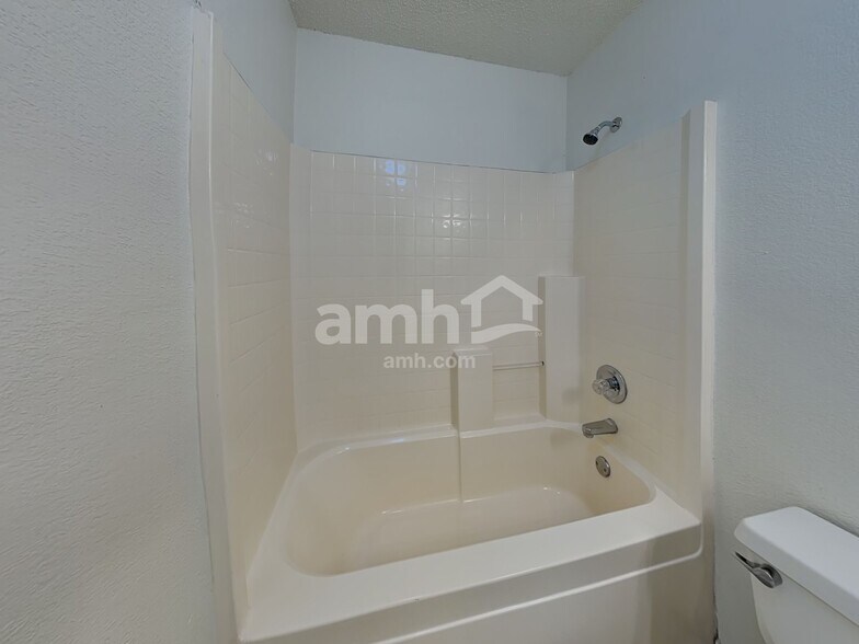 Building Photo - 10236 Westward Dr