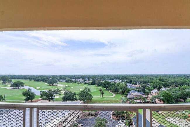 Building Photo - 825 Bayshore Dr