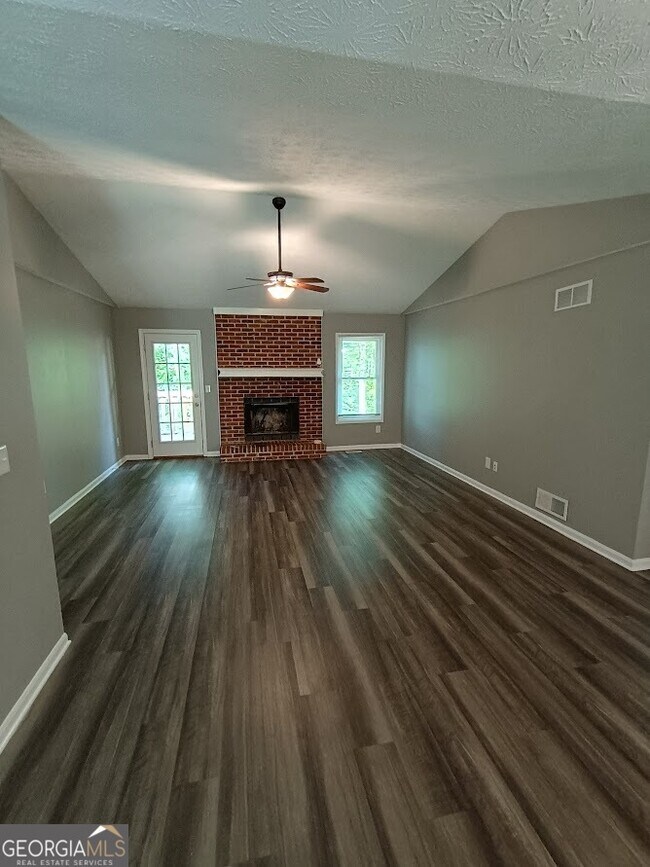 Building Photo - 697 Pepperwood Trail
