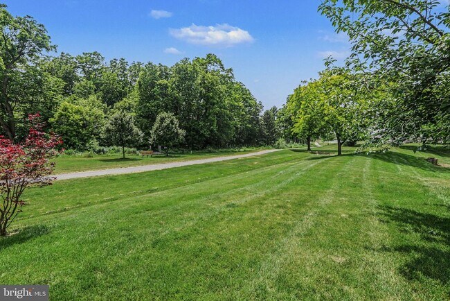 Building Photo - 645 Springhouse Ln