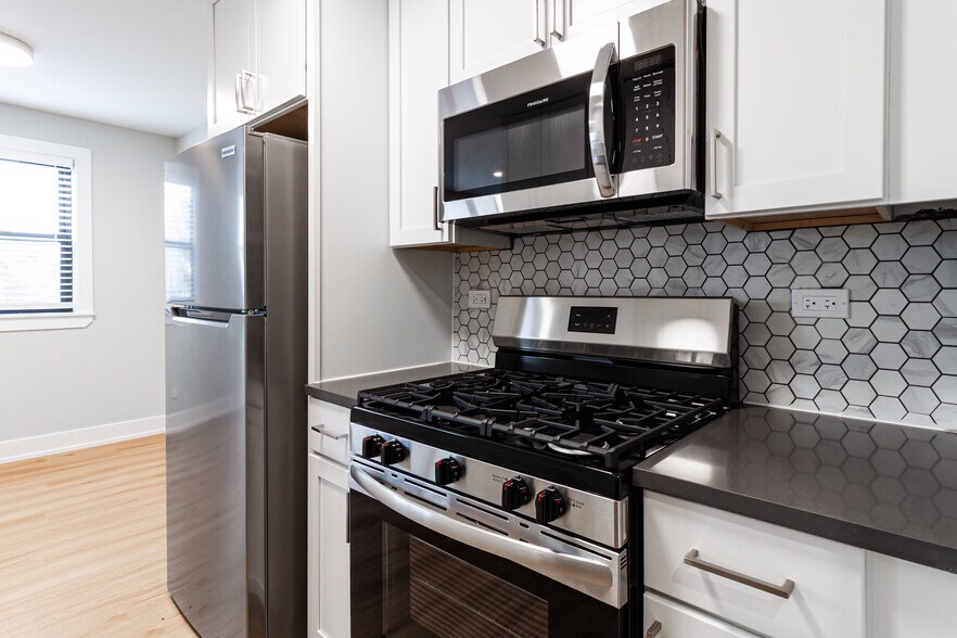 Building Photo - 520 W Aldine Ave