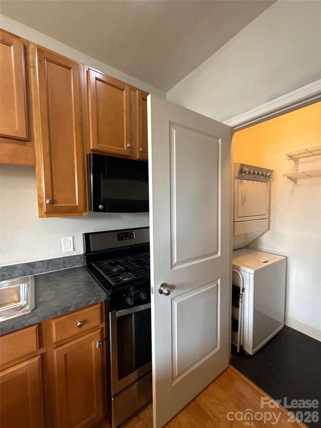 Building Photo - 534 Oakland Ave