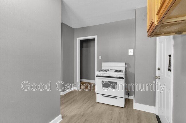 Building Photo - 328 Elmwood Ave