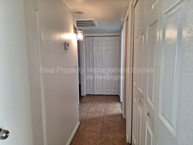 Building Photo - 3059 W Acapulco Ln