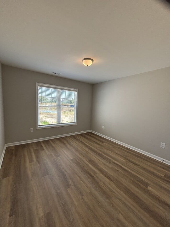 Building Photo - 102 Bradfield Cir