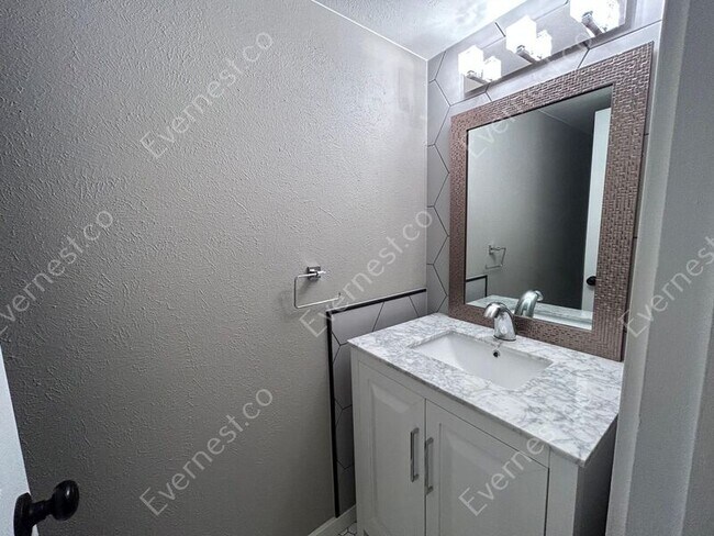 Building Photo - 4891 W Chippewa Dr