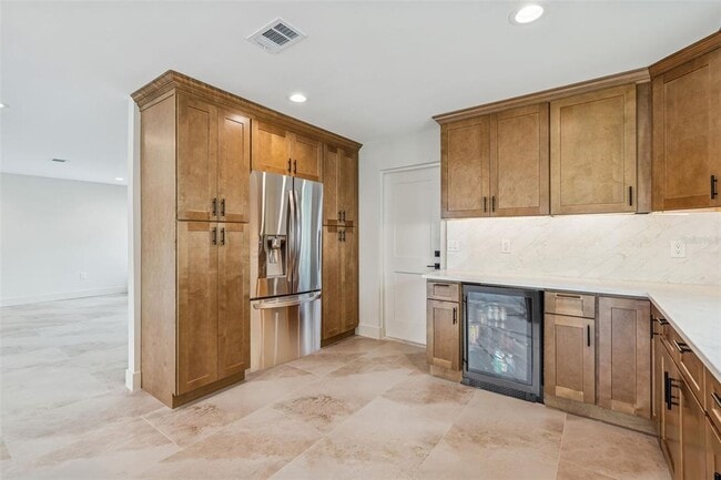 Building Photo - 3921 Versailles Dr