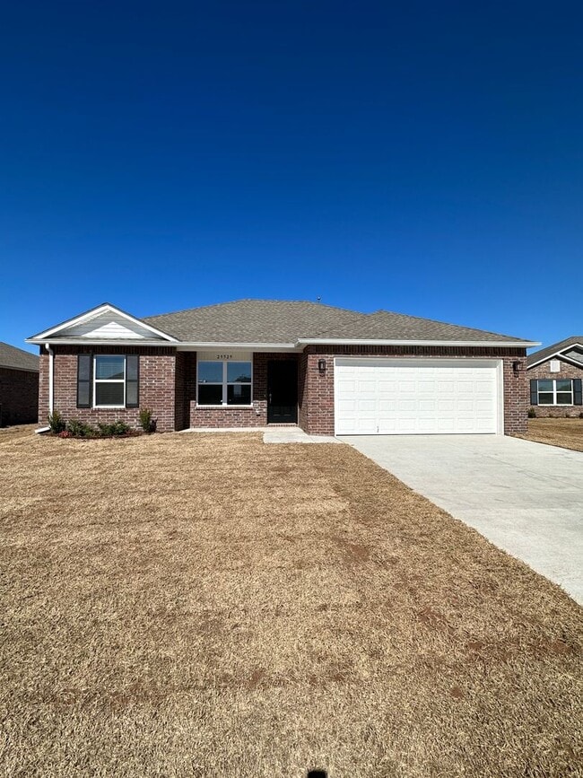 Building Photo - Sign by 5/29 & Get a FREE Blackstone Grill — Charming 3 Bed, 2 Bath Home in Broken Arrow