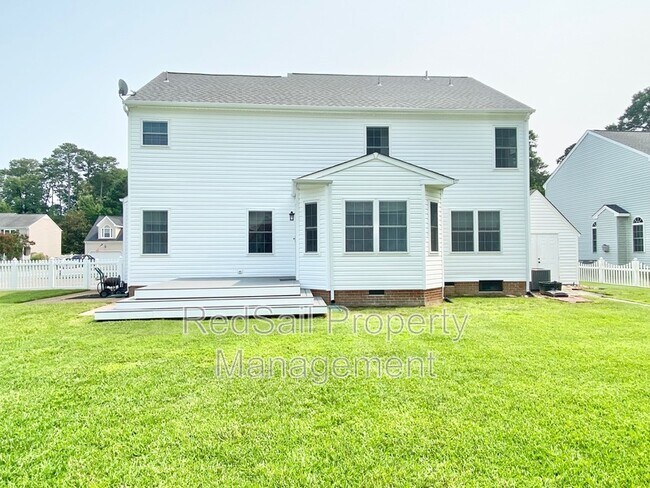 Building Photo - 200 Halles Run