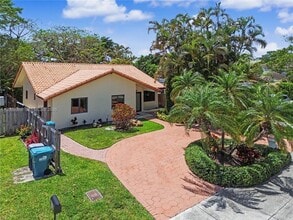 Building Photo - 6714 N Waterway Dr