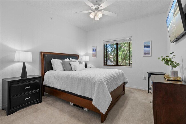 Building Photo - 3020 Alcazar Pl