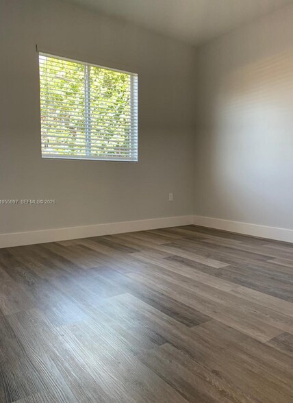 Building Photo - 803 E 28th St