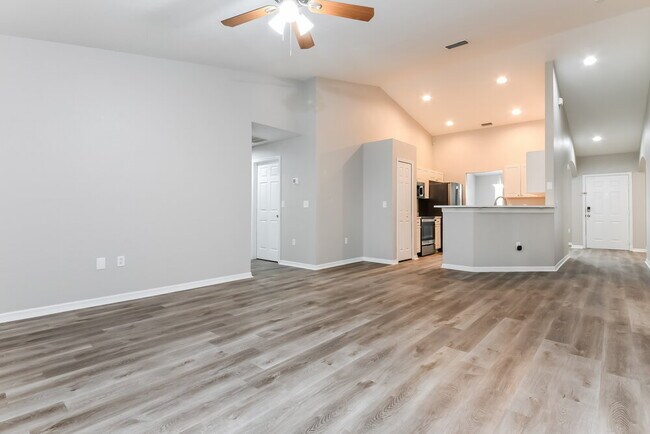 Building Photo - 543 Hummingbird Ct