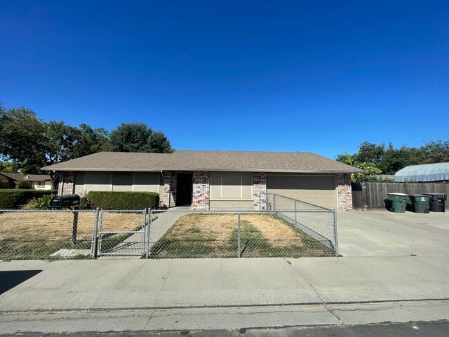 Building Photo - Single story located in East Modesto neigh...