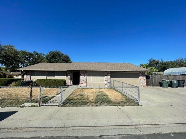 Building Photo - Single story located in East Modesto neighborhood!
