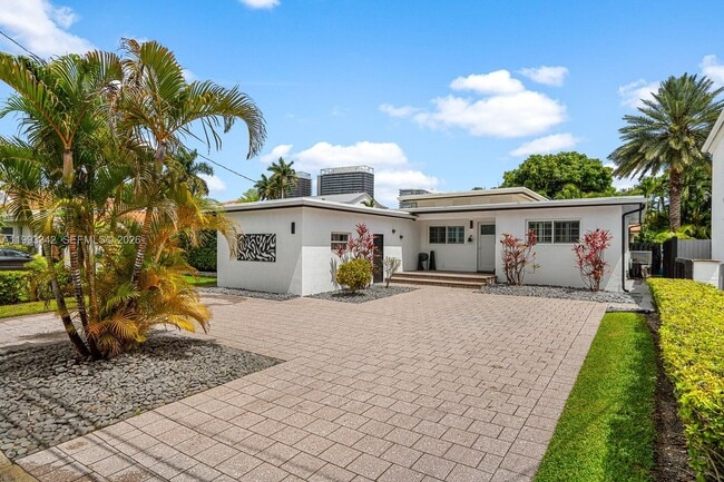 Building Photo - 9517 Bay Dr