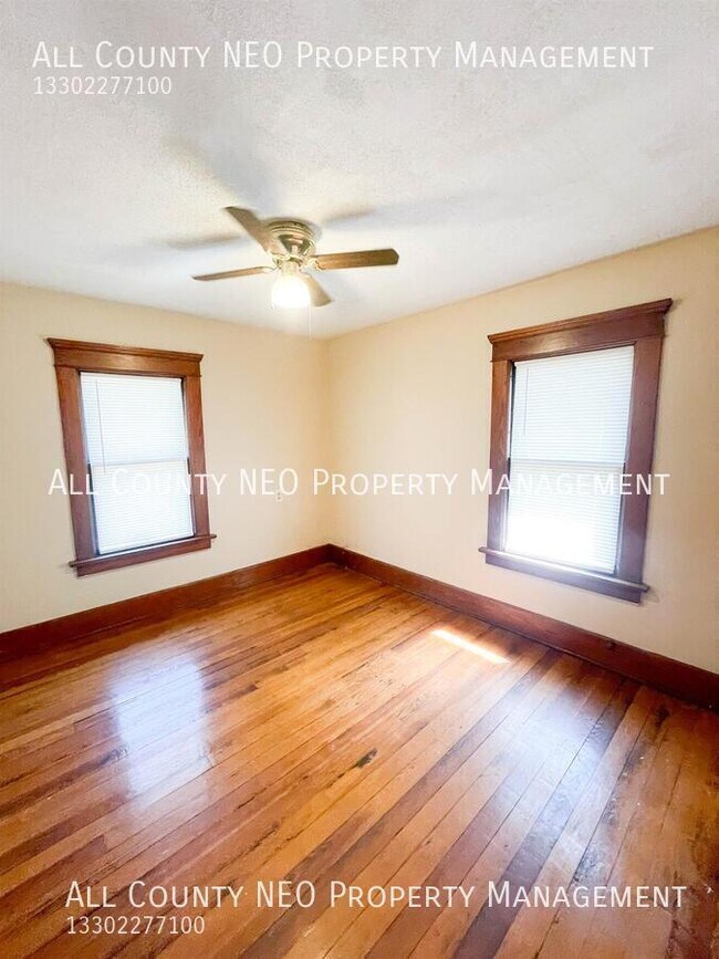 Building Photo - 728 Dayton St