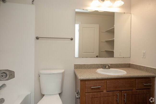 1BR, 1BA - 710 SF - Madison on the River