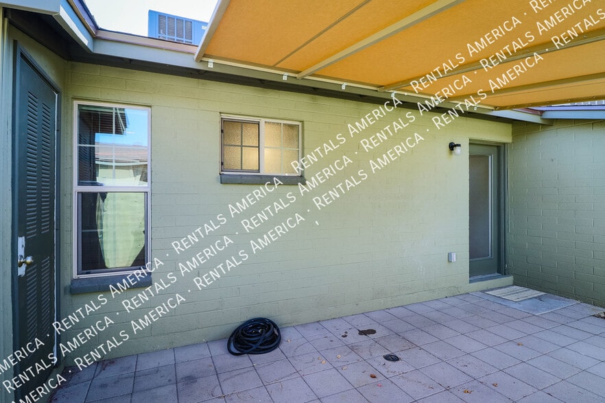 Building Photo - 1850 E Maryland Ave