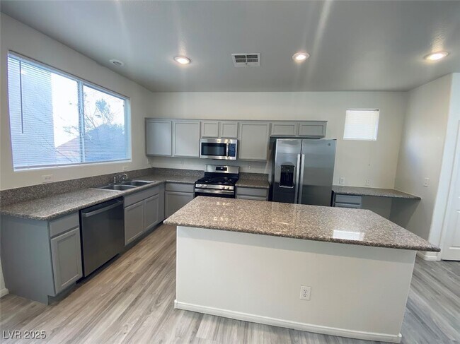 Building Photo - 6736 Twisted Wood Dr