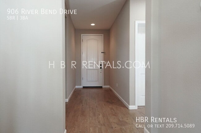 Building Photo - 906 River Bend Dr