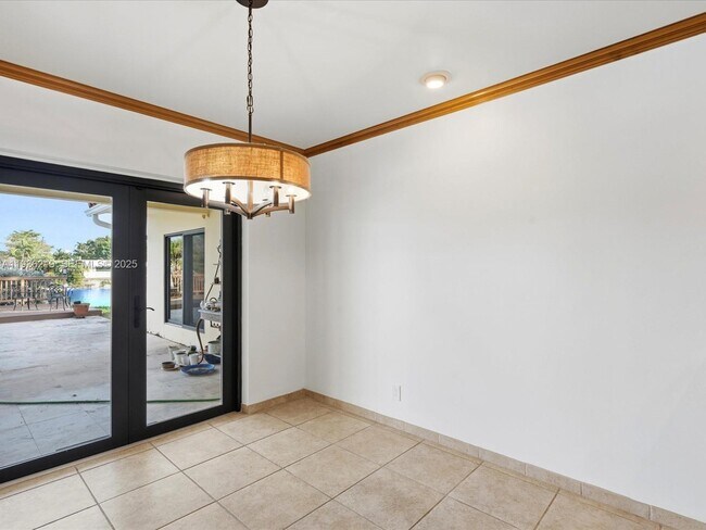 Building Photo - 21151 NE 22nd Ct