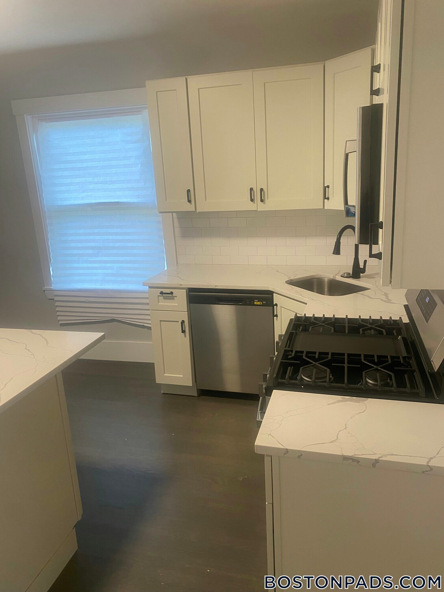 Building Photo - 118 Marginal St