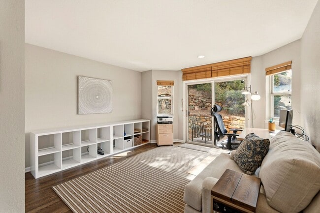 Building Photo - Stunning Fully Furnished Home in Roxborough Park!