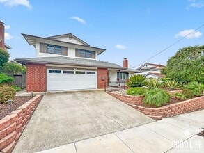 Building Photo - Stunning 4BD/2.5 BA W/ Large Backyard and ...
