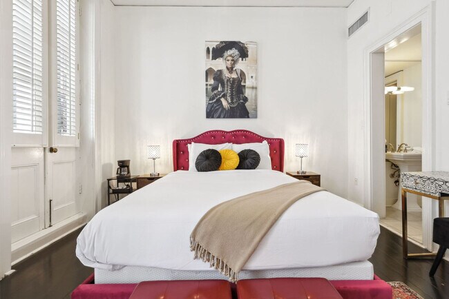 Building Photo - 508 Chartres St