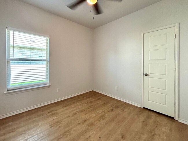 Building Photo - Gorgeous 1 story home with 4 Bedrooms!