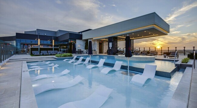 Building Photo - 2555 Turtle Creek Blvd