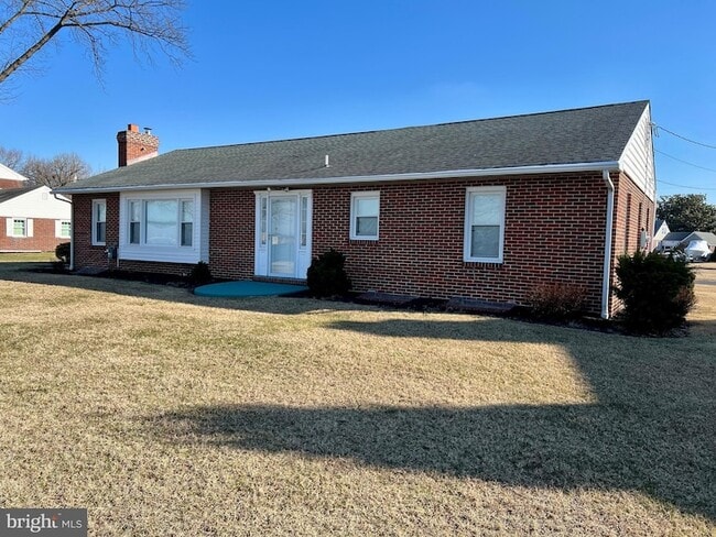 Building Photo - 289 N River Dr