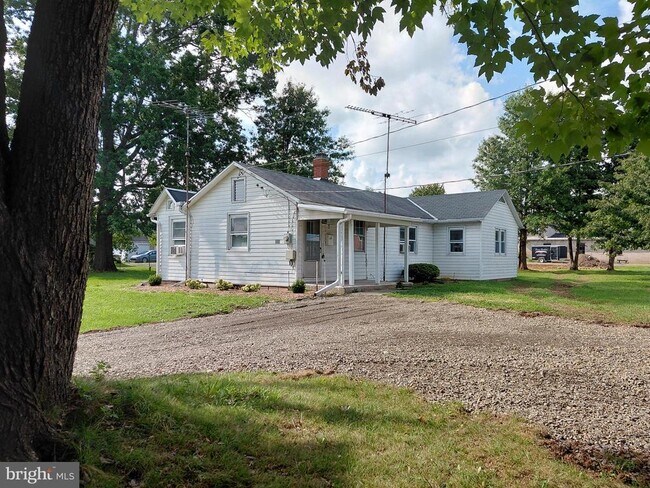 Building Photo - 205 E Mill St
