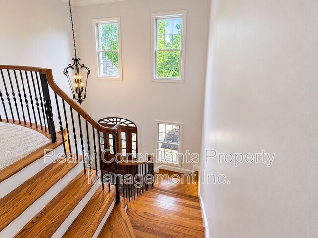 Building Photo - 7517 Henson Forest Dr