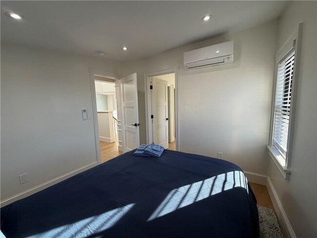 Building Photo - 7 Dearborn St