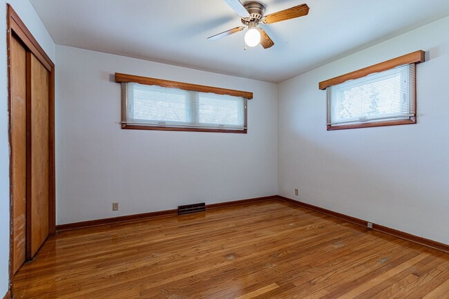 Building Photo - 3 bedroom, 1 bath ranch home! Close to I-74, on the local MTD bus line!! - Available 05/01/2026