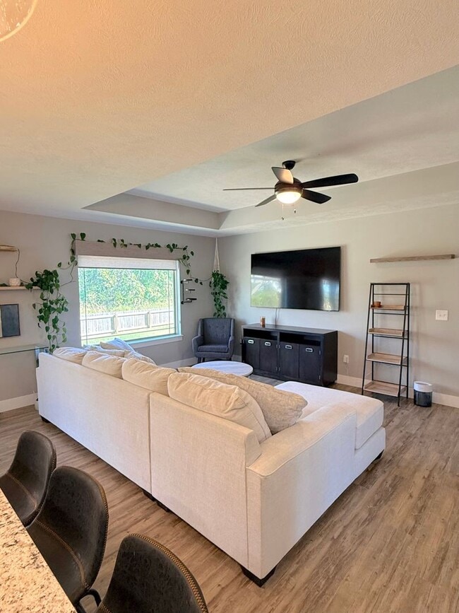 Building Photo - Fully Furnished 3 Bed / 2 Bath Home in Nixa